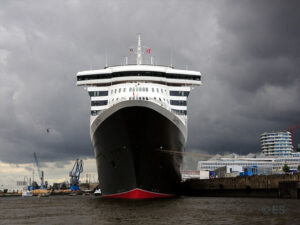 Queen Mary 2 am Cruise Center 1 HafenCity