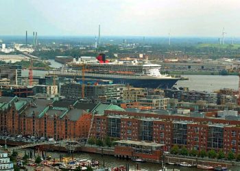 Speicherstadt und Queen Mary 2